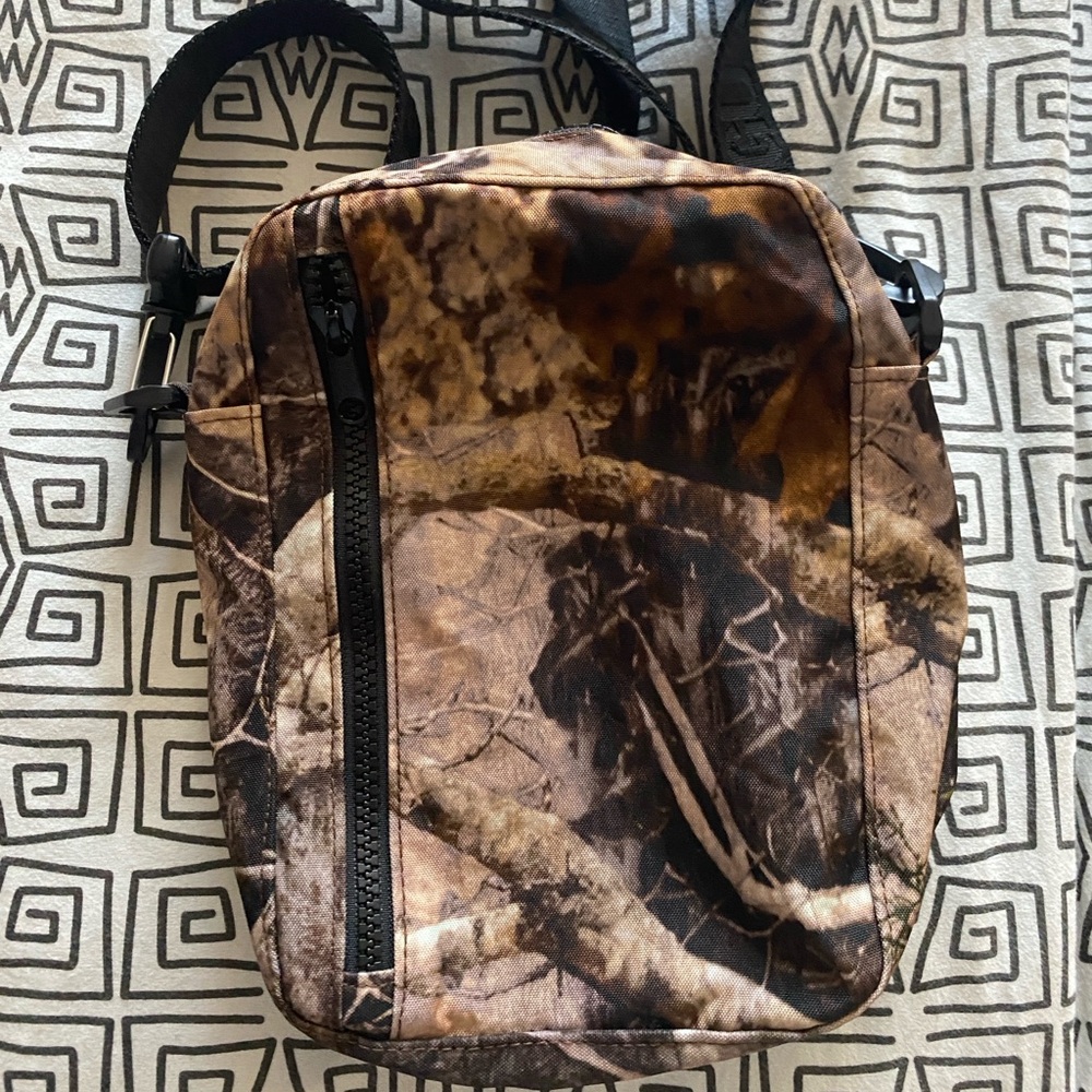 BAGGU Photo Forest Sports Crossbody